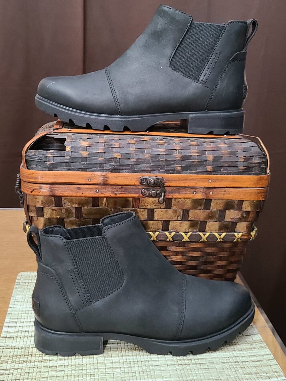 Women’s Sorel Emelie III Chelsea Waterproof Boot Black Color Size 7.5